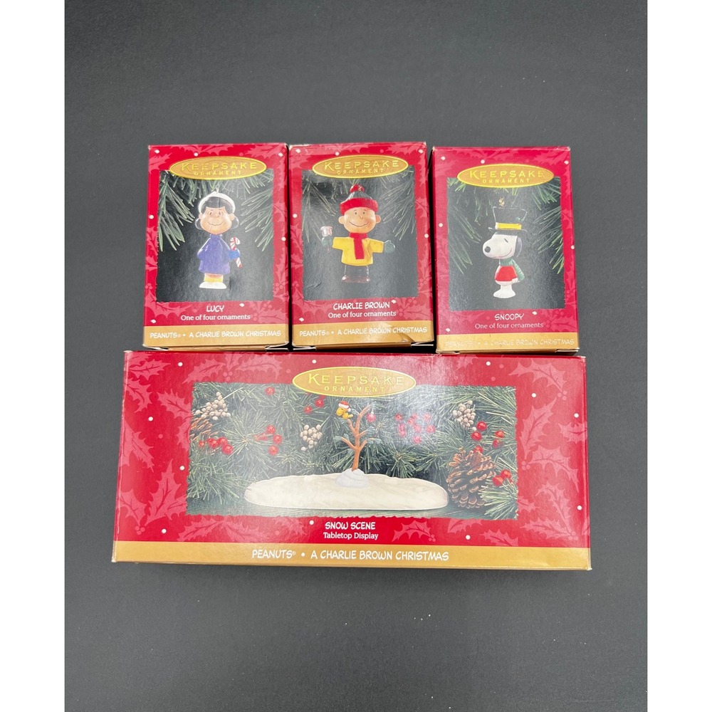 Hallmark Keepsake Peanuts Charlie Brown Christmas Ornament Set Snow Scene 1995